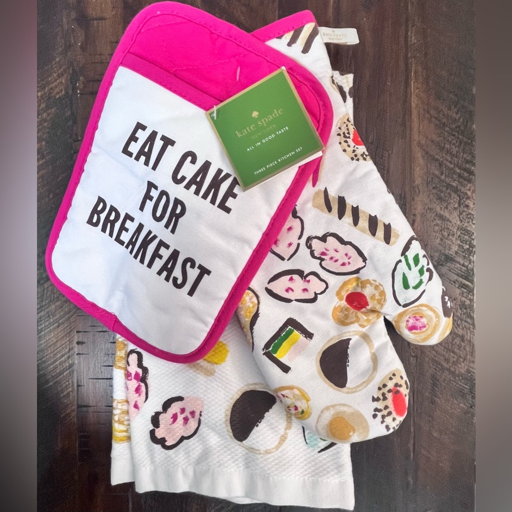 NWT- Kate Spade Kitchen Set- 2 oven mitts and a tea towel
